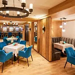Hotel Alpenhof 4*