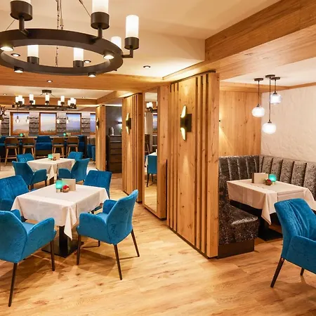 Hotel Alpenhof 4*